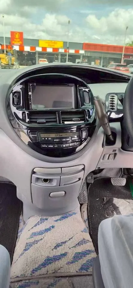 2006 Toyota Estima II 2