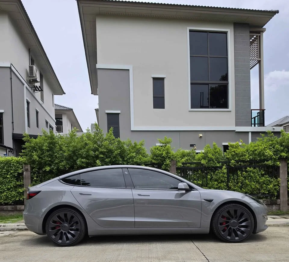 2023 Tesla Model 3 2
