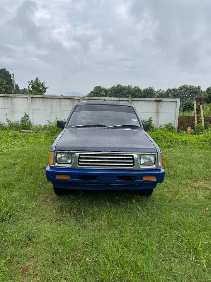 1992 Mitsubishi Triton II 3