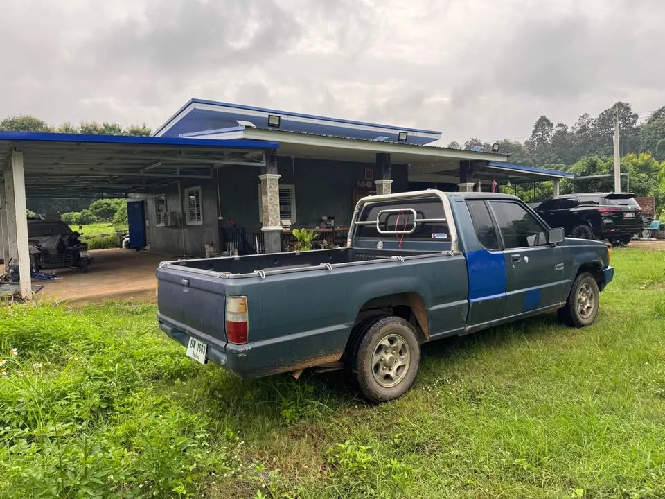 1992 Mitsubishi Triton II 2
