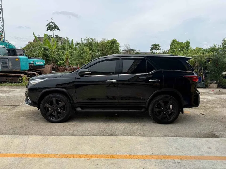 2017 Toyota Fortuner II 3