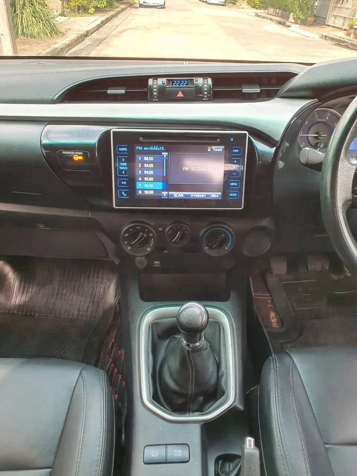 2019 Toyota Hilux VIII 2