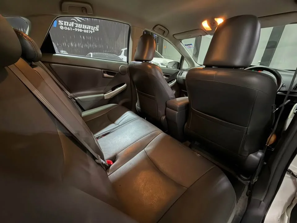 2012 Toyota Prius III 2