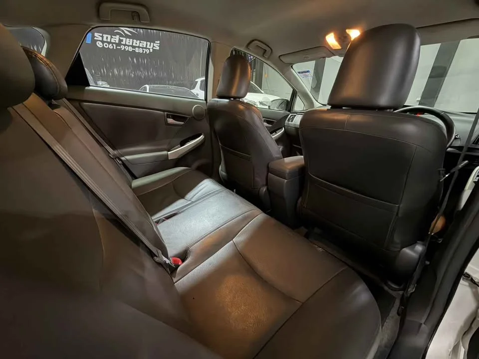 2012 Toyota Prius III 2