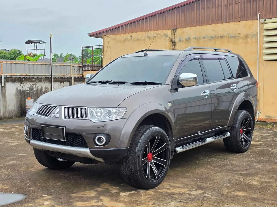 2011 Mitsubishi Pajero Sport II 2