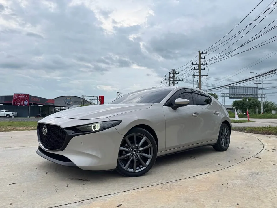 2023 Mazda 3 IV 2