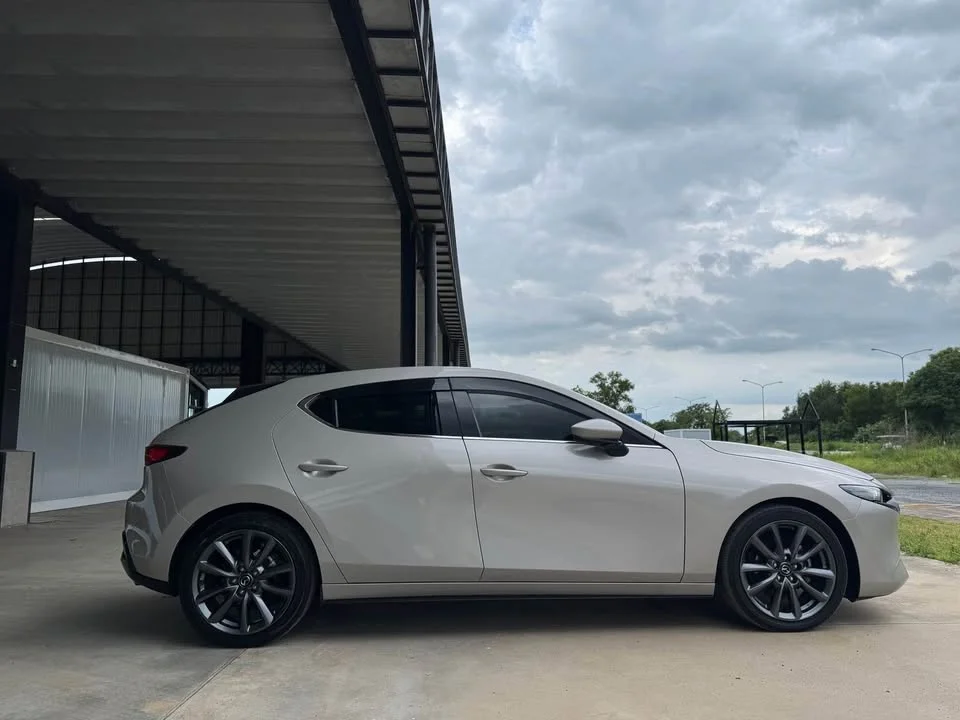 2023 Mazda 3 IV 3