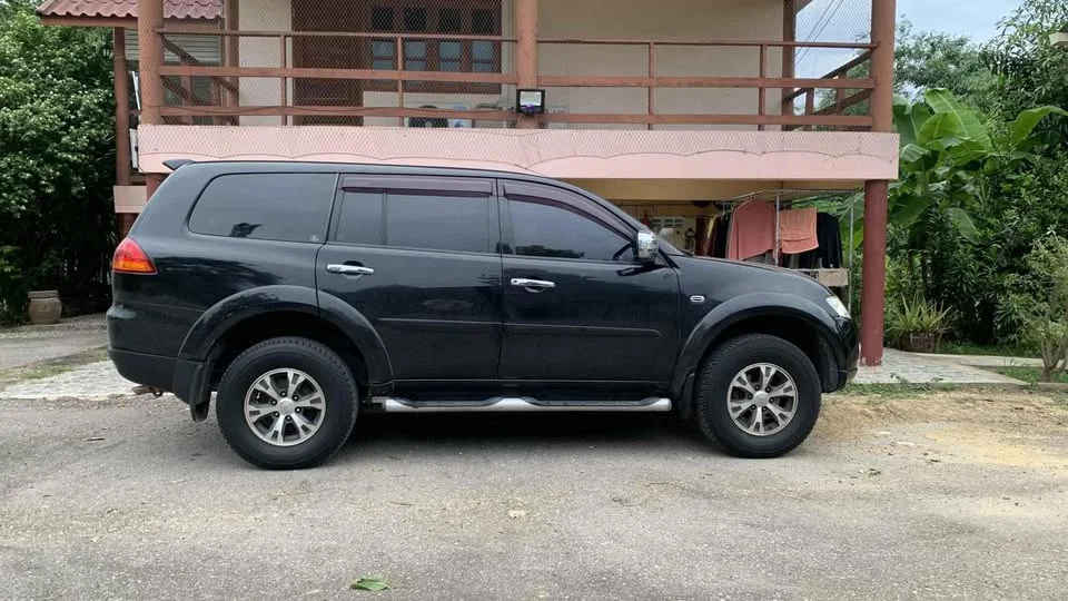 2012 Mitsubishi Pajero Sport II 2
