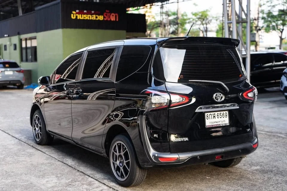 2019 Toyota Sienta II 2