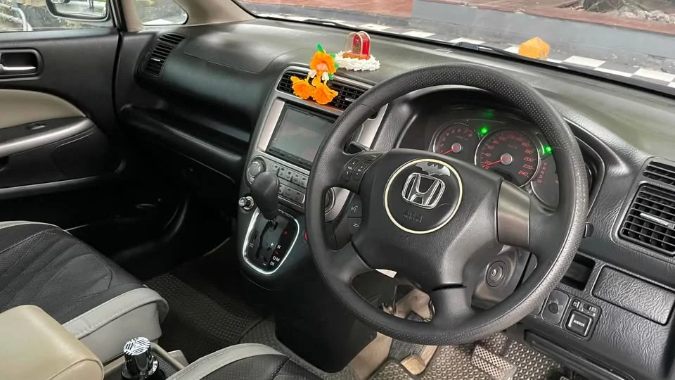 2005 Honda Stream I 3