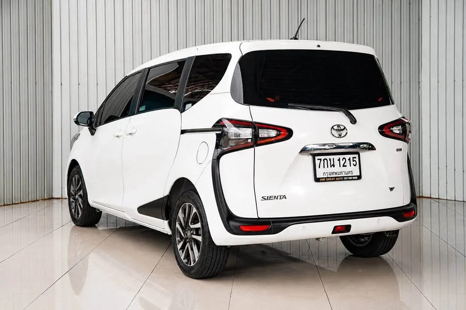 2018 Toyota Sienta II 3