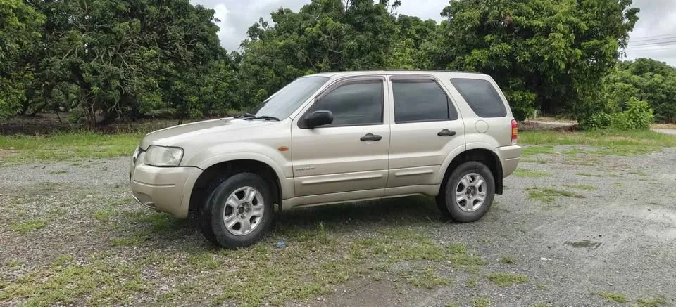2005 Ford Escape I 3