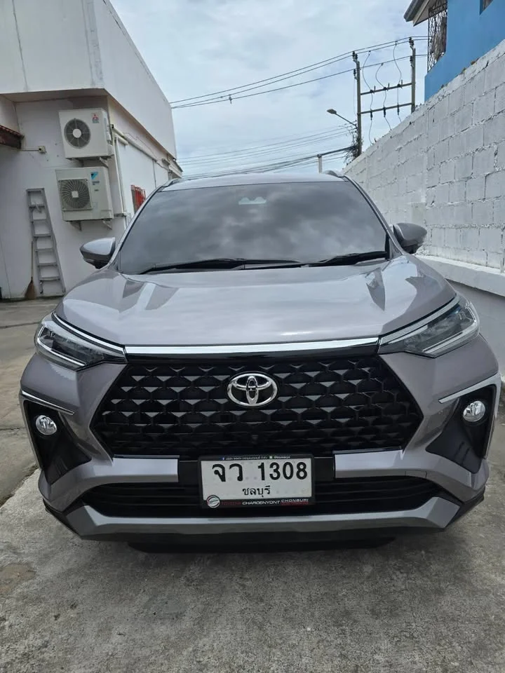 2023 Toyota Veloz III 2