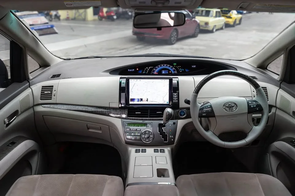 2011 Toyota Estima III 2
