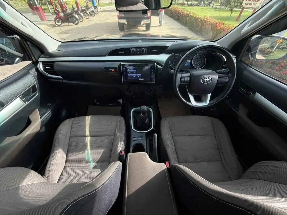 2016 Toyota Hilux VIII 2