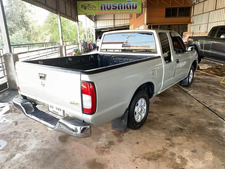 2005 Nissan Frontier I 3