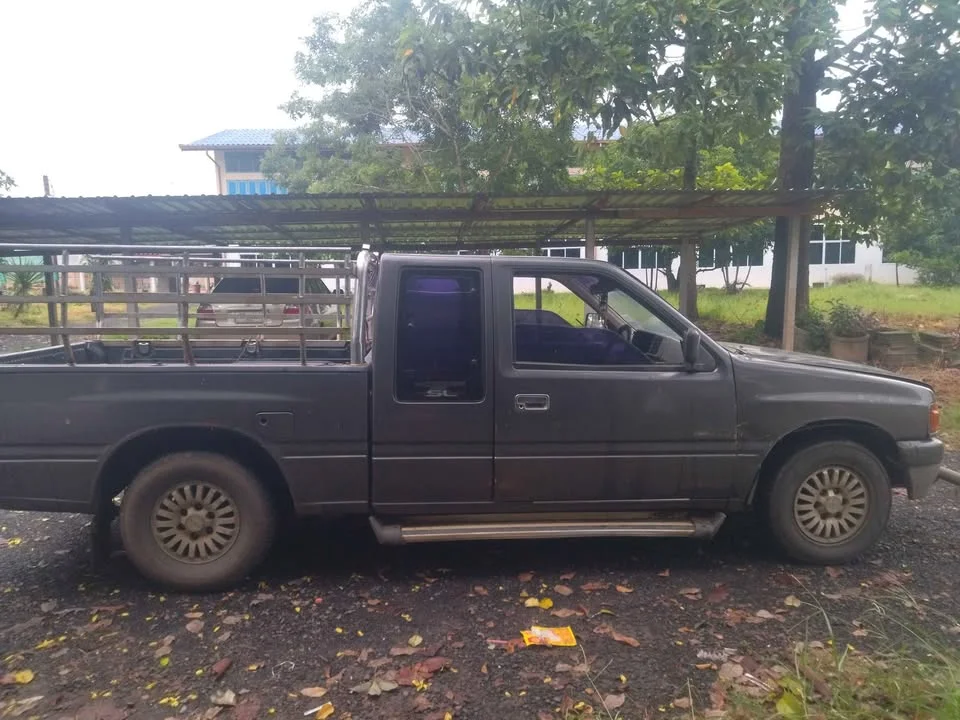 1991 Isuzu TFR III 2