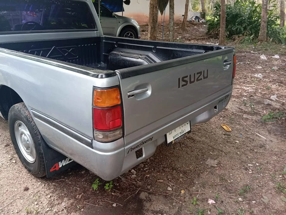 1995 Isuzu TFR III 2