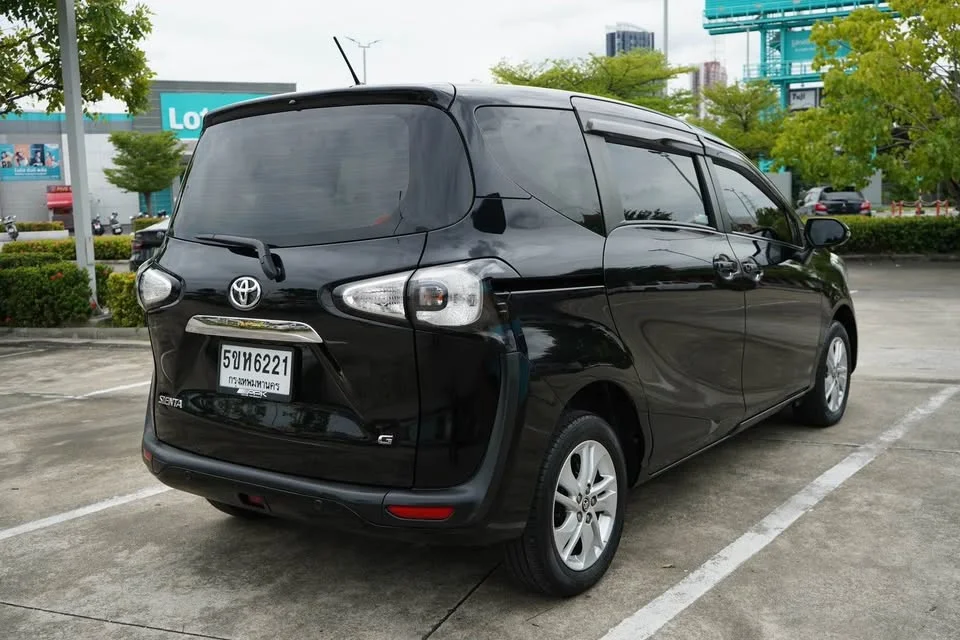 2019 Toyota Sienta II 3
