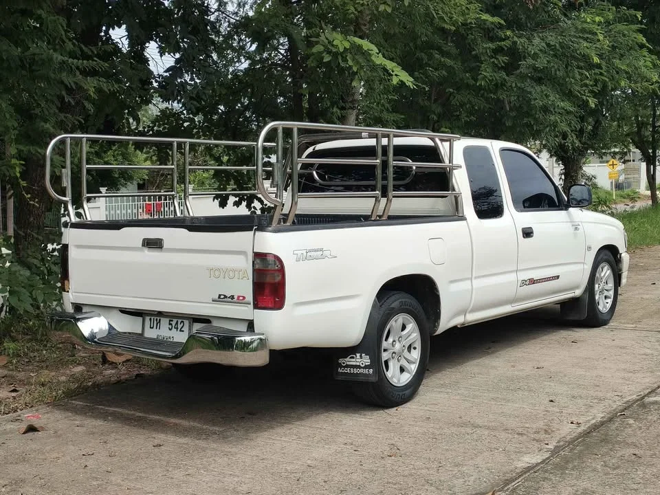 2004 Toyota Hilux Tiger VI 2