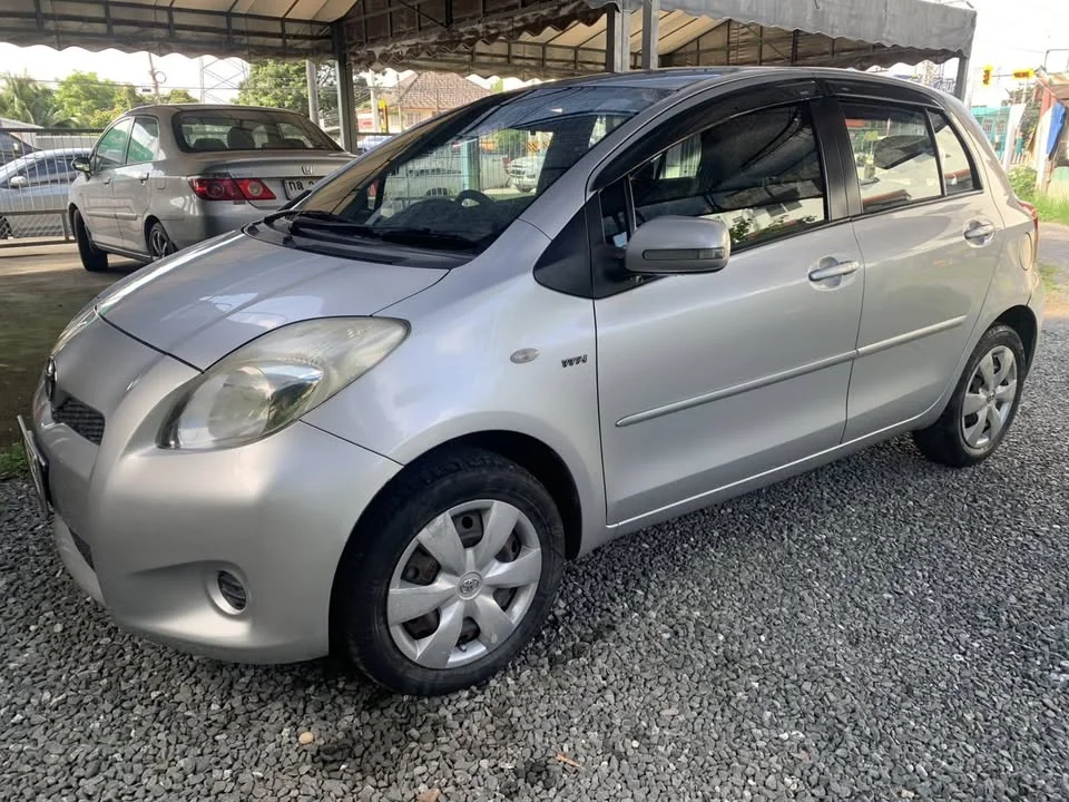 2012 Toyota Yaris II 2