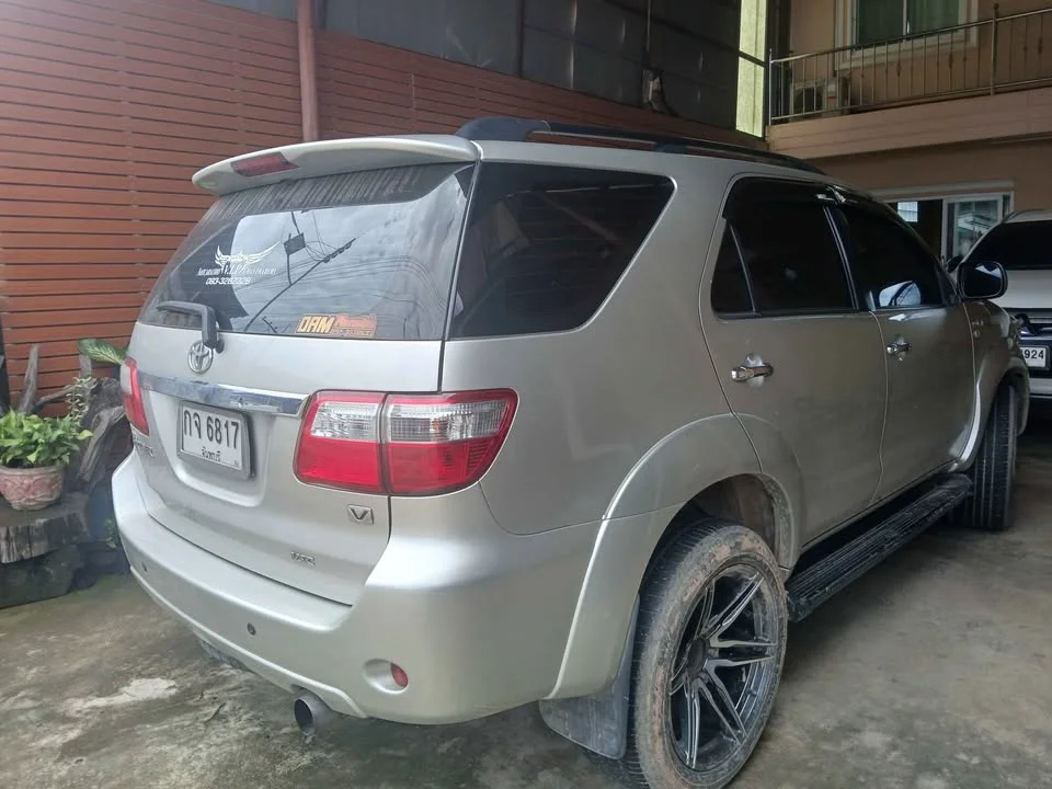 2010 Toyota Fortuner I 3