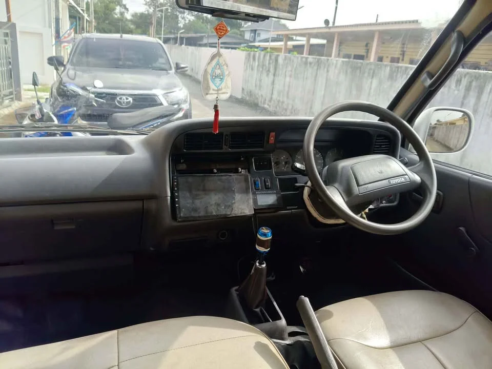 2002 Toyota Commuter IV (H100) 3