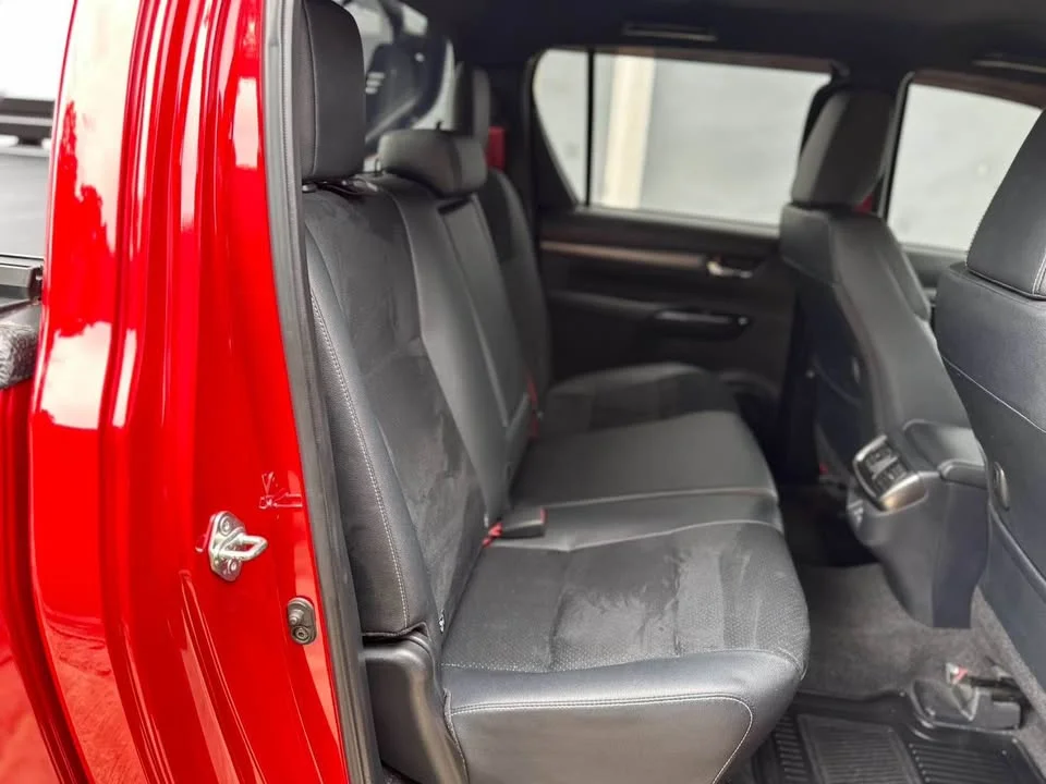 2025 Toyota Hilux VIII 2