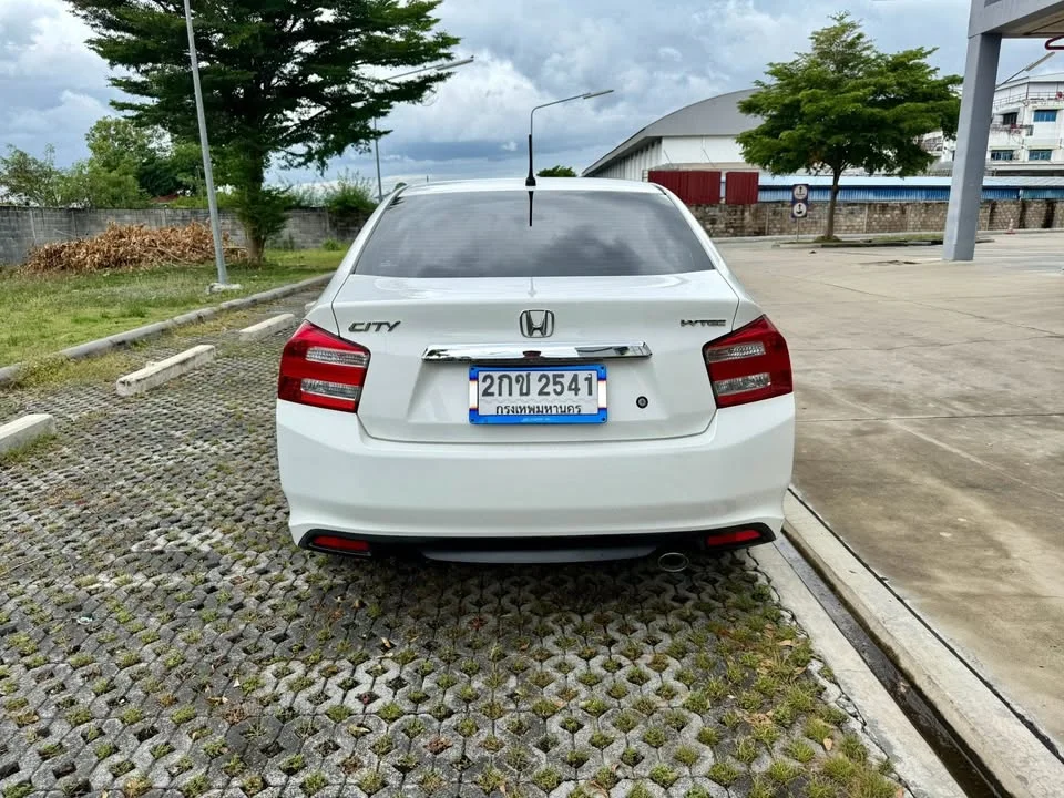 2013 Honda City V 2