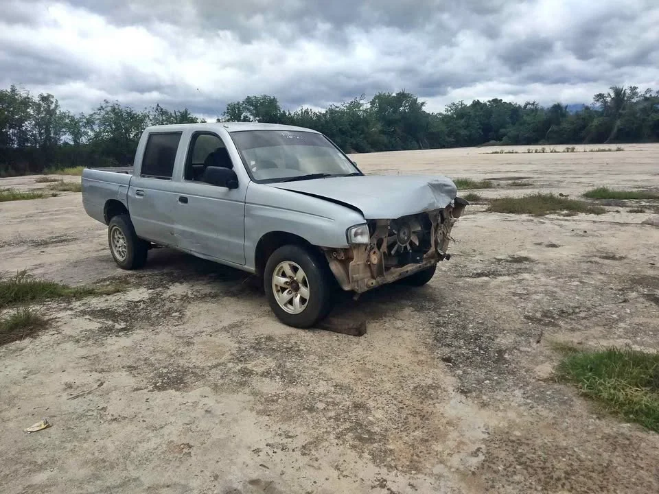 2000 Mazda 2500 Fighter V 3