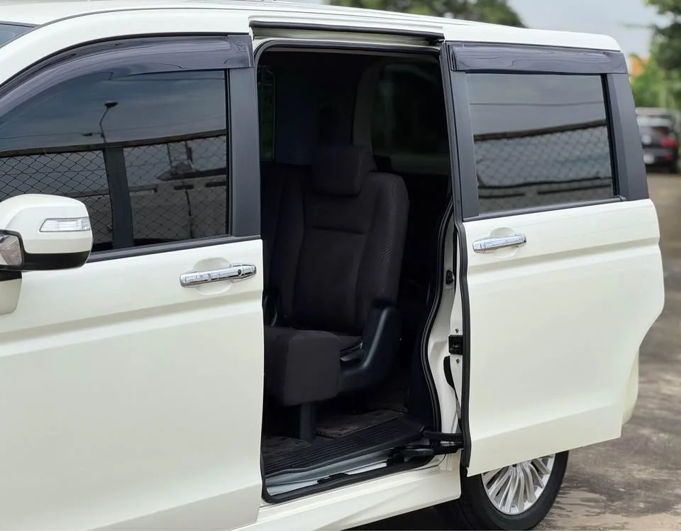 2012 Honda Stepwgn IV 3