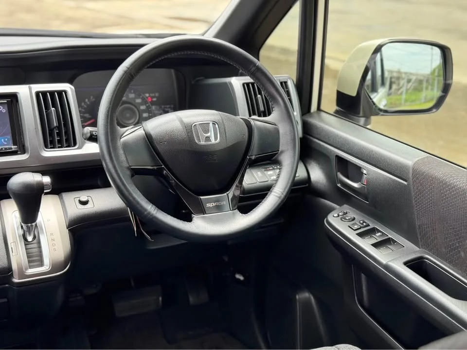 2012 Honda Stepwgn IV 2