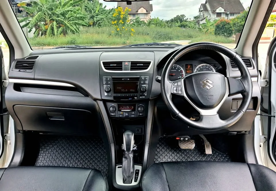 2013 Suzuki Swift II 3