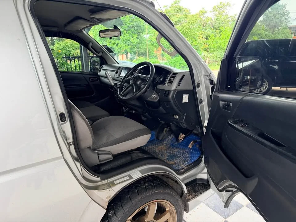 2012 Toyota HiAce V (H200) 2