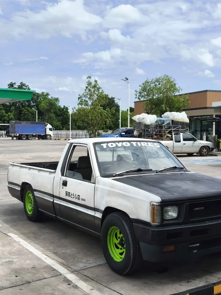 1978 Mitsubishi Triton II 2
