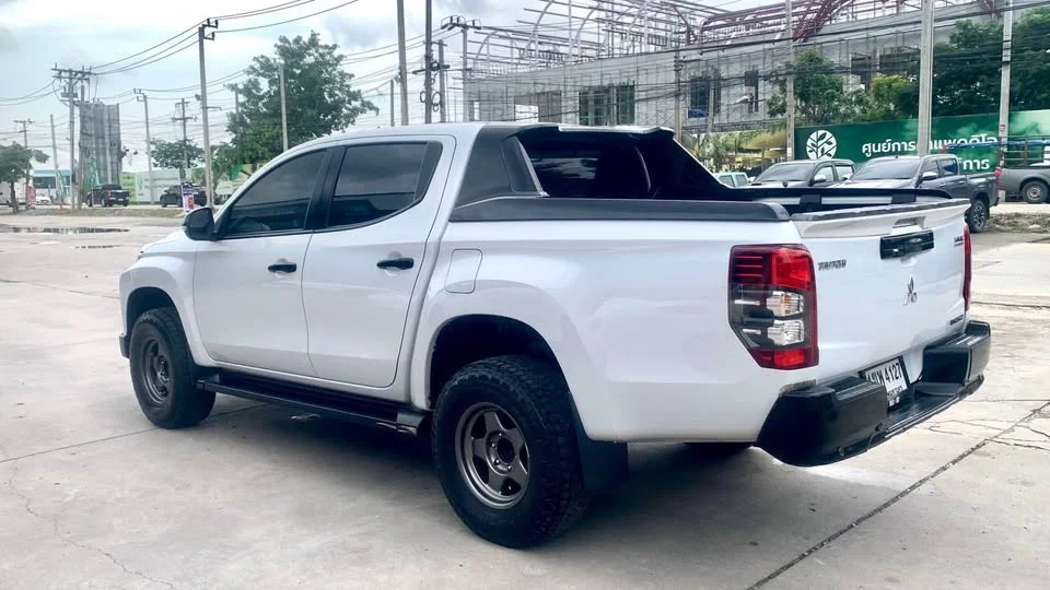 2020 Mitsubishi Triton V 3