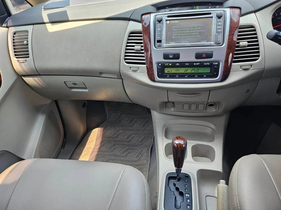 2013 Toyota Innova I 3