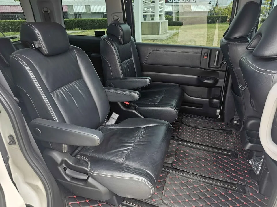 2013 Honda Stepwgn IV 2