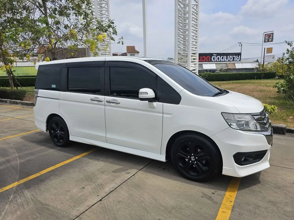 2013 Honda Stepwgn IV 3