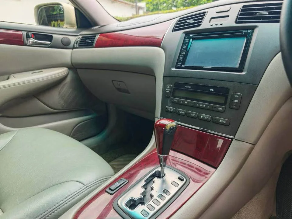 2002 Lexus ES IV 3