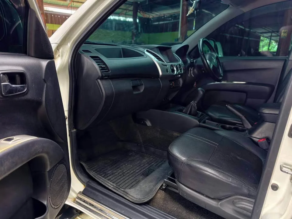2012 Mitsubishi Triton IV 2
