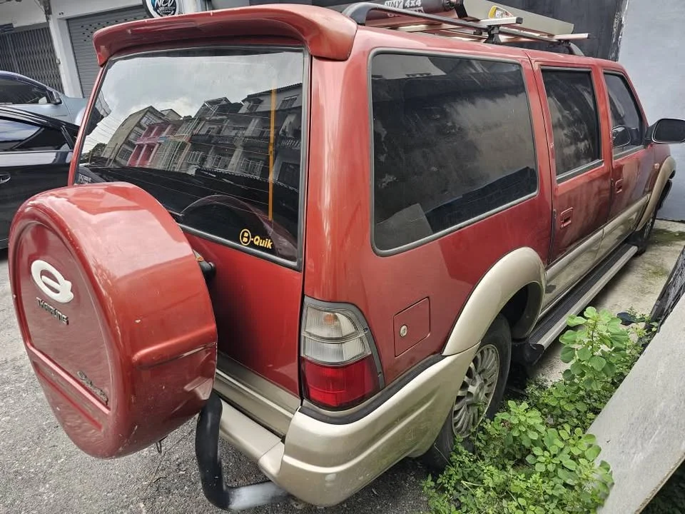 2000 Isuzu TR Grand Adventure I 2