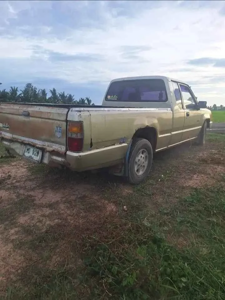 1993 Mitsubishi Triton II 3