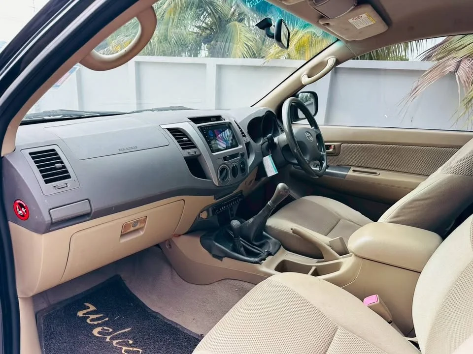 2010 Toyota Hilux VII 2