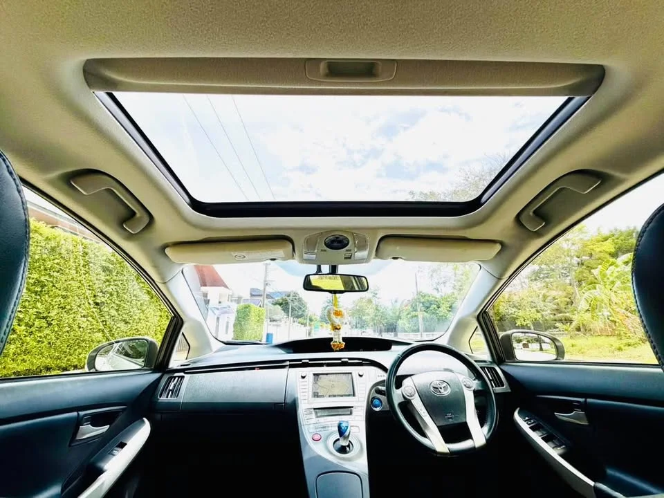 2012 Toyota Prius III 3
