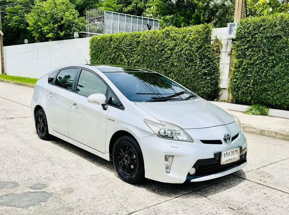 2012 Toyota Prius III 2