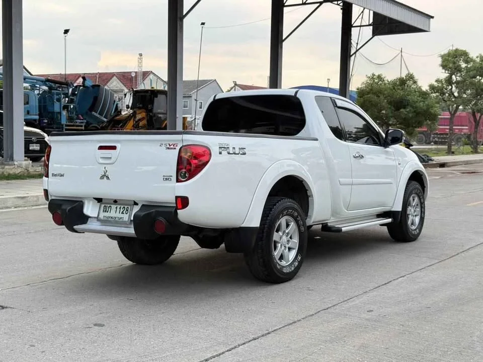 2012 Mitsubishi Triton IV 3