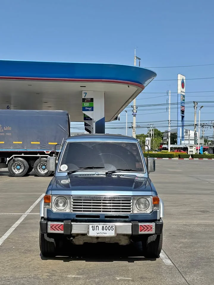 2000 Mitsubishi Pajero I 2