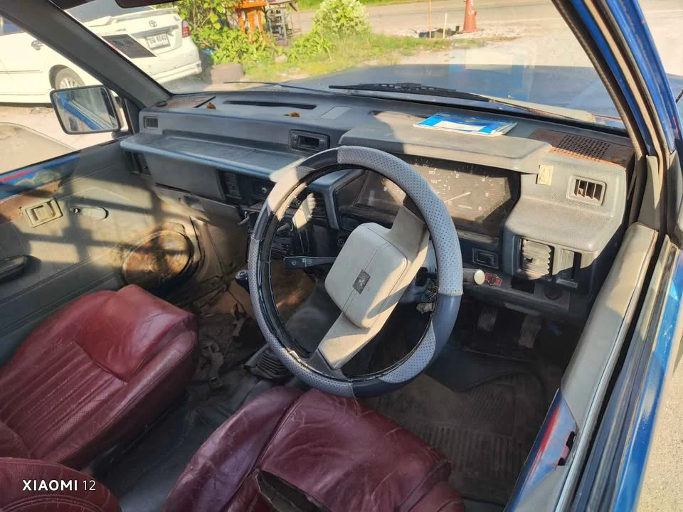 1995 Mitsubishi Triton II 2