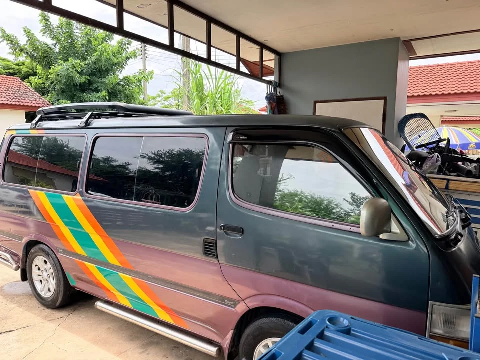 Toyota Commuter IV (H100) 3